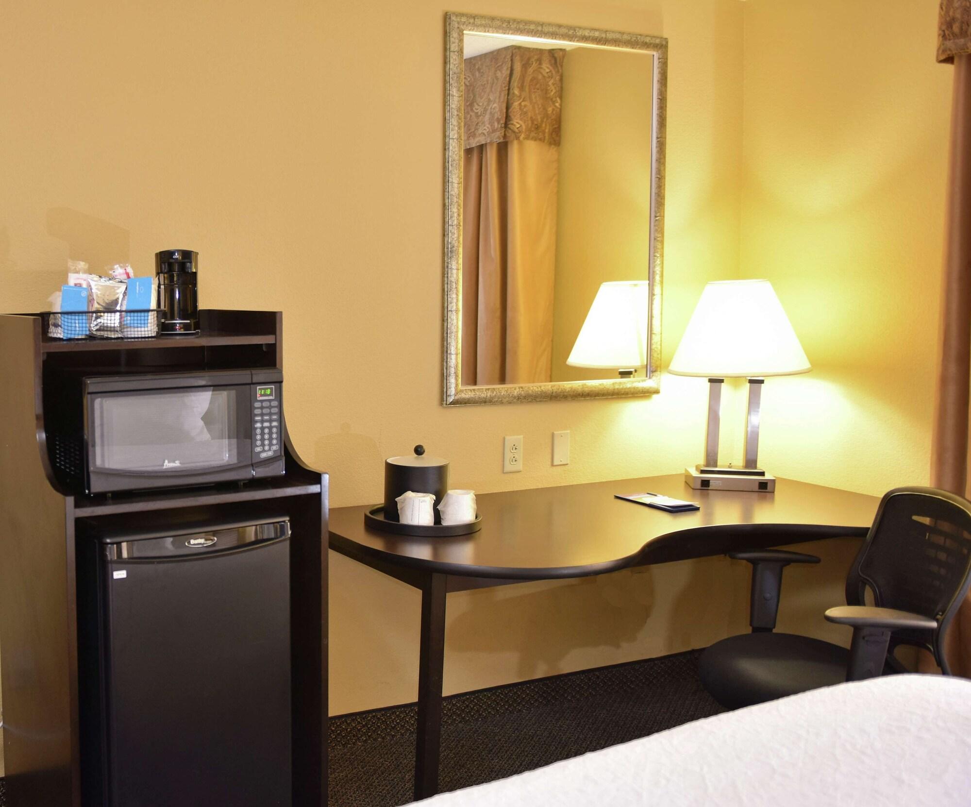 Hampton Inn & Suites Александрия Экстерьер фото