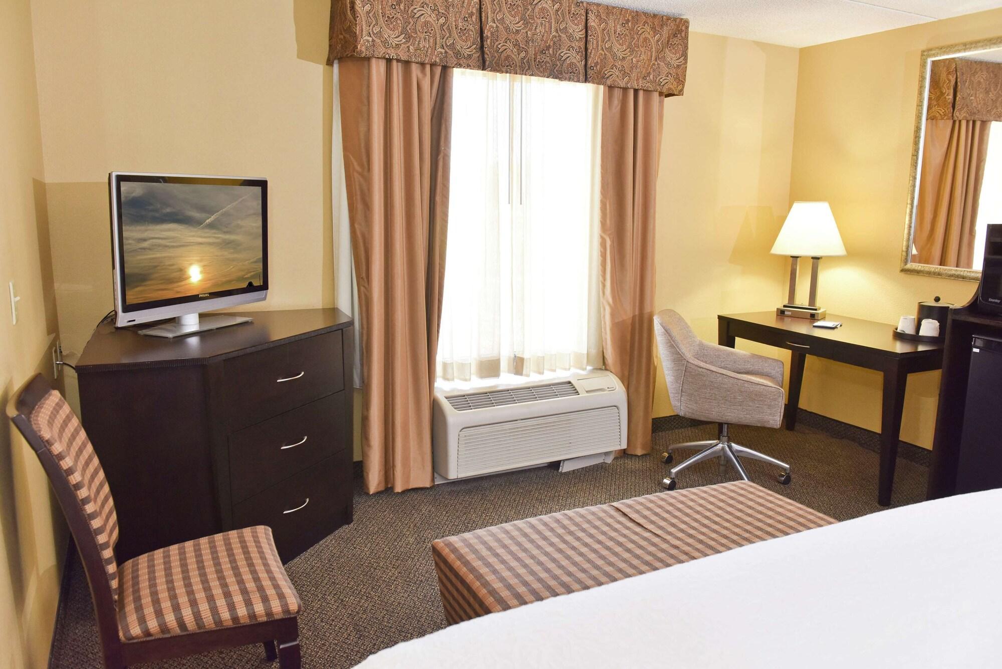 Hampton Inn & Suites Александрия Экстерьер фото
