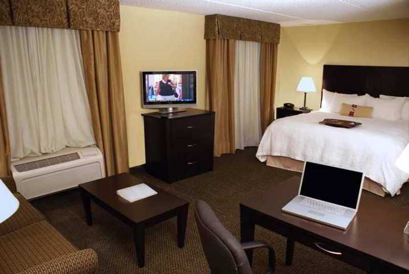 Hampton Inn & Suites Александрия Номер фото