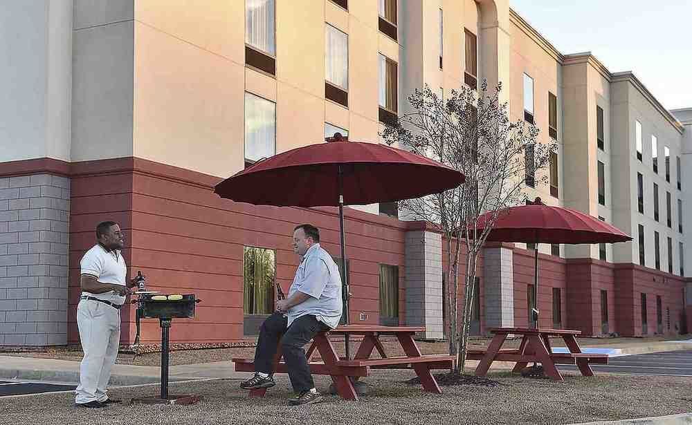 Hampton Inn & Suites Александрия Экстерьер фото